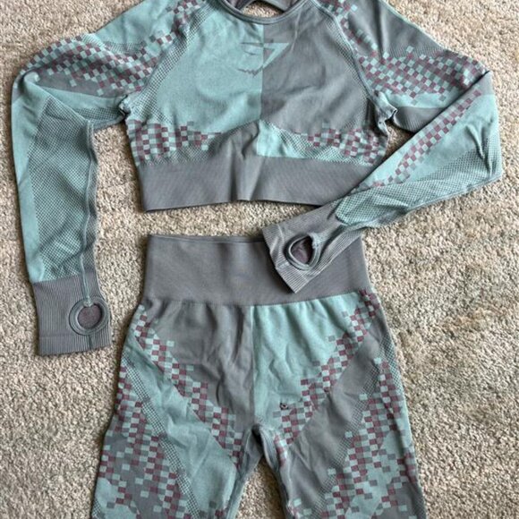 Gymshark two pieces set - Picture 4 of 13